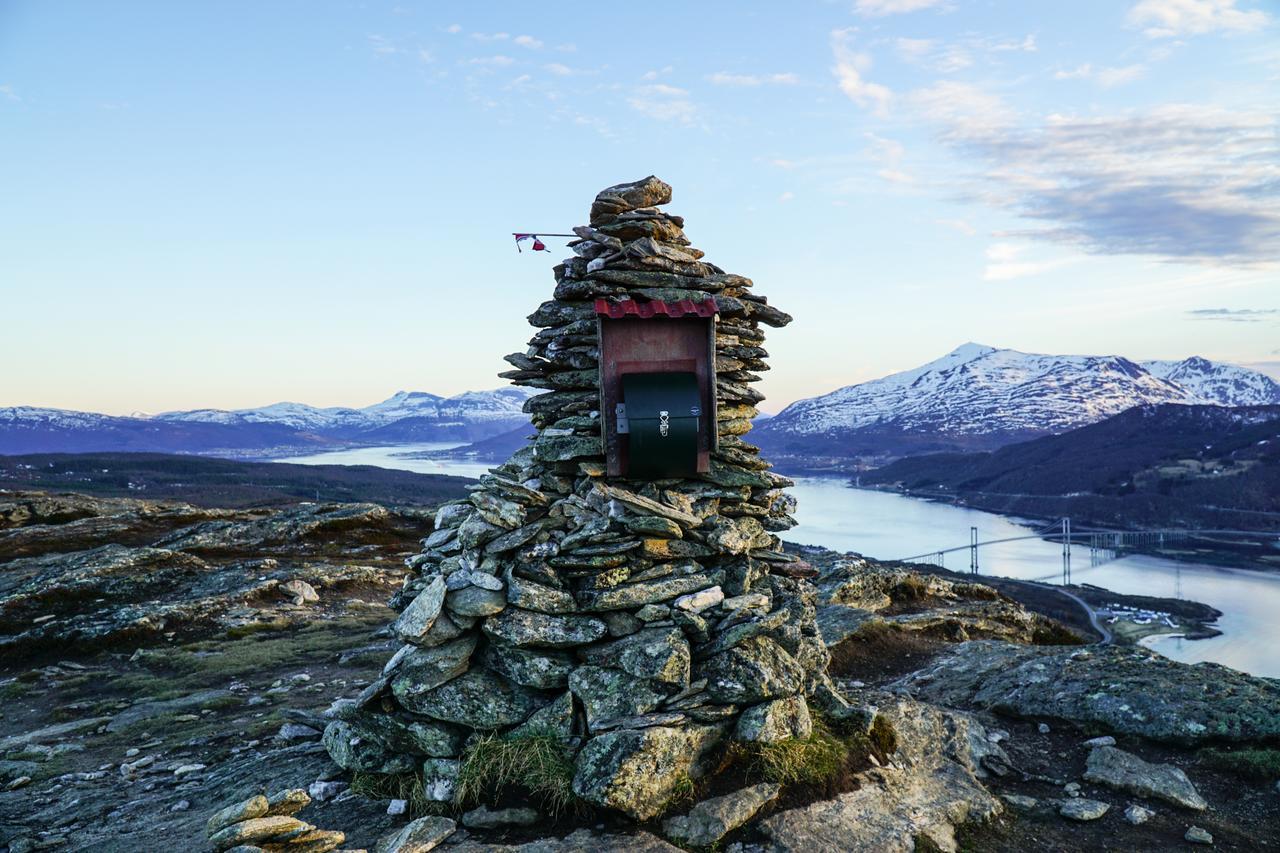 Tjeldsundbrua Camping 호텔 Evenskjer 외부 사진